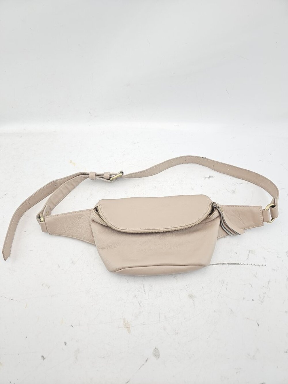 MANDRN Beige Leather Belt Bag